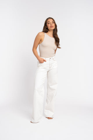 LOLA - White jeans with brown stitching