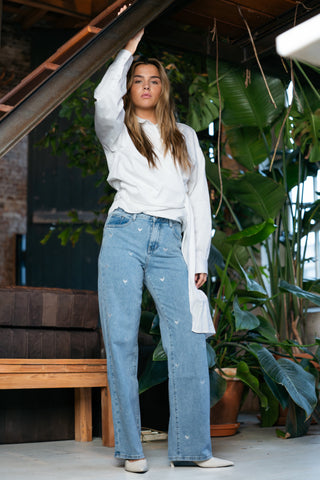 SABINE - Blue denim jeans embroidered with white hearts
