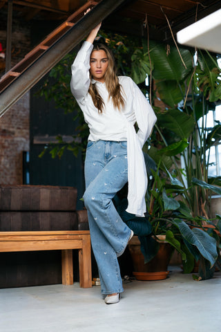 SABINE - Blue denim jeans embroidered with white hearts