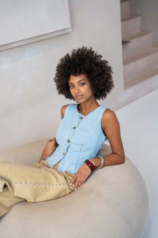TESS - Sleeveless denim top with buttons